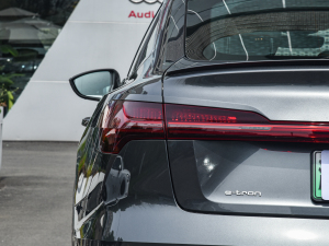 2022Sportback 55 quattro x ^