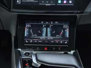 2022Sportback 55 quattro x {(dio){(dio)(ji)