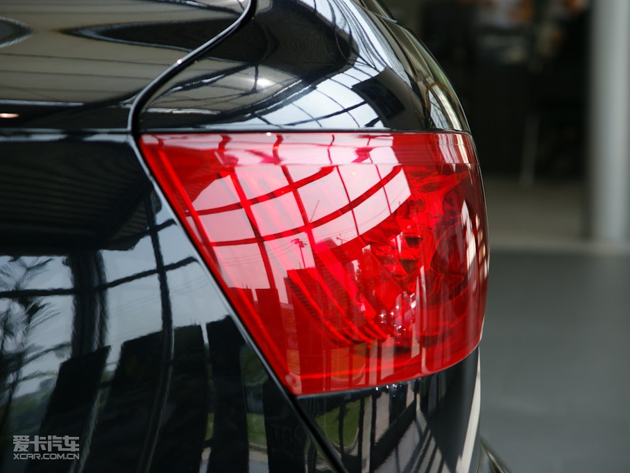 2010?yun)WQ7 6.0TDI V12 Ş