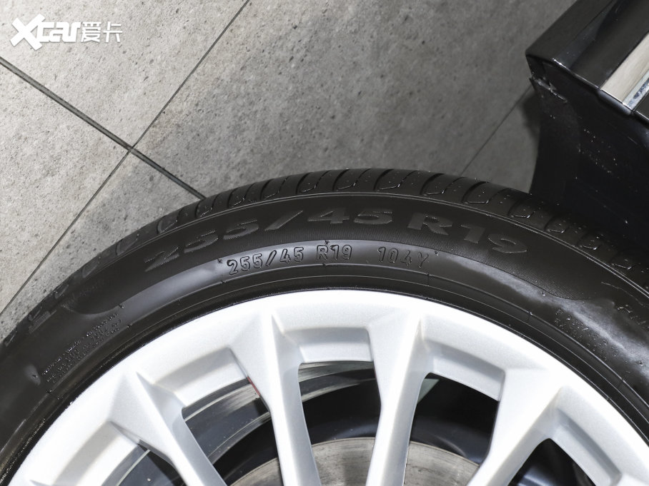 2023WA8 A8L 45 TFSI quattro A