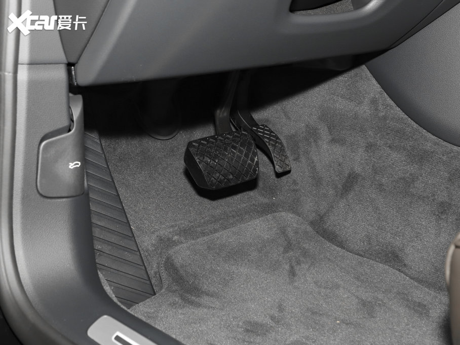 2023WA8 A8L 45 TFSI quattro A