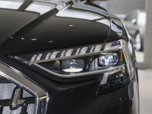 2023A8L 55 TFSI quattro Ş ^