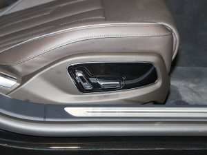 2023A8L 55 TFSI quattro Ş g