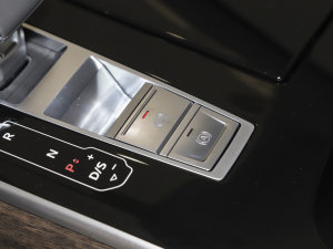 2023款A8L 55 TFSI quattro 旗舰型 驻车制动器