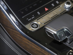 2023A(y)8L 55 TFSI quattro Ş п؅^(q)