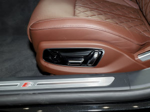 2023S8L 4.0TFSI quattro {{