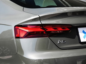 2023款Sportback 40 TFSI 时尚动感型 尾灯