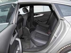 2023款Sportback 40 TFSI 时尚动感型 后排空间