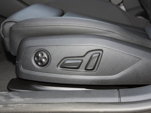 2023款Sportback 40 TFSI 时尚动感型 主驾驶座椅调节
