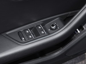 2023款Sportback 40 TFSI 时尚动感型 主驾车窗控制区	