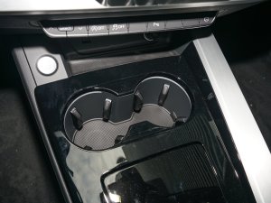 2023款Sportback 40 TFSI quattro 豪华动感型 前排杯架