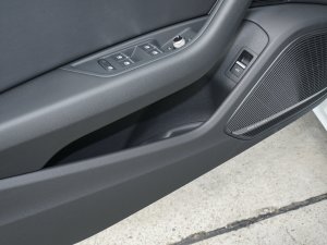 2023款Sportback 40 TFSI quattro 豪华动感型 前门储物空间