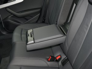 2023款Sportback 40 TFSI quattro 豪华动感型 后排中央扶手