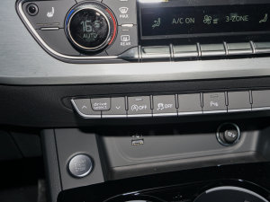 2023Sportback 40 TFSI quattro AӸ п؅^