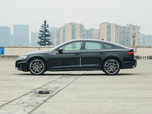 2023款Sportback 45 TFSI quattro 臻选动感型 正侧（左）