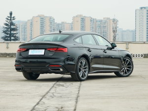 2023款Sportback 45 TFSI quattro 臻选动感型 右后45度