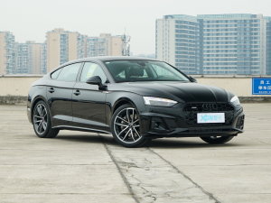 2023款Sportback 45 TFSI quattro 臻选动感型 右前45度