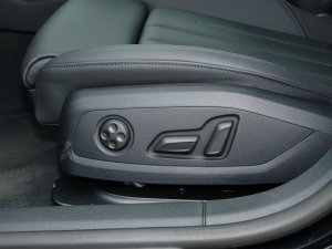 2023款Sportback 45 TFSI quattro 臻选动感型 主驾驶座椅调节