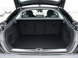 2023款Sportback 45 TFSI quattro 臻选动感型 行李厢空间
