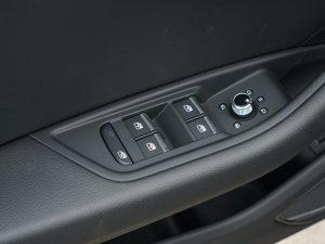 2023款Sportback 45 TFSI quattro 臻选动感型 主驾车窗控制区	