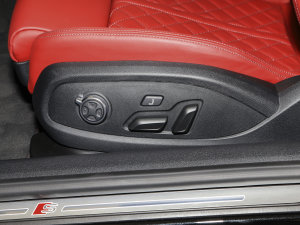2023款S5 3.0T Coupe 主驾驶座椅调节