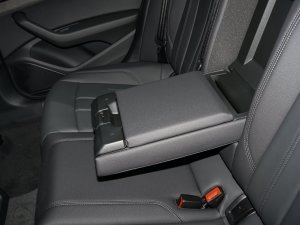 2023款allroad quattro 后排中央扶手