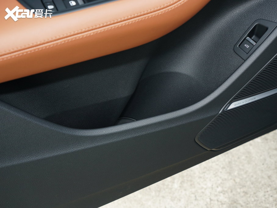 2023��W��Q7 55 TFSI quattro S line�\����