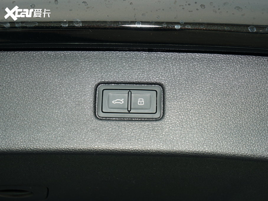 2023��W��Q7 55 TFSI quattro S line�\(y��n)����