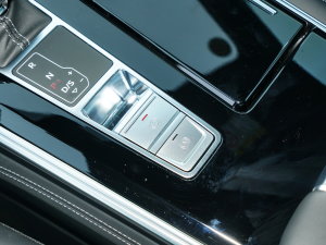 2023款55 TFSI quattro 尊享型 驻车制动器