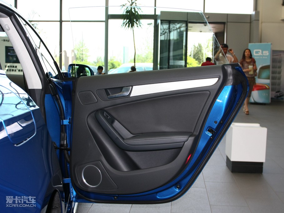 2010?yun)WA5 2.0TFSI Sportback g(sh)