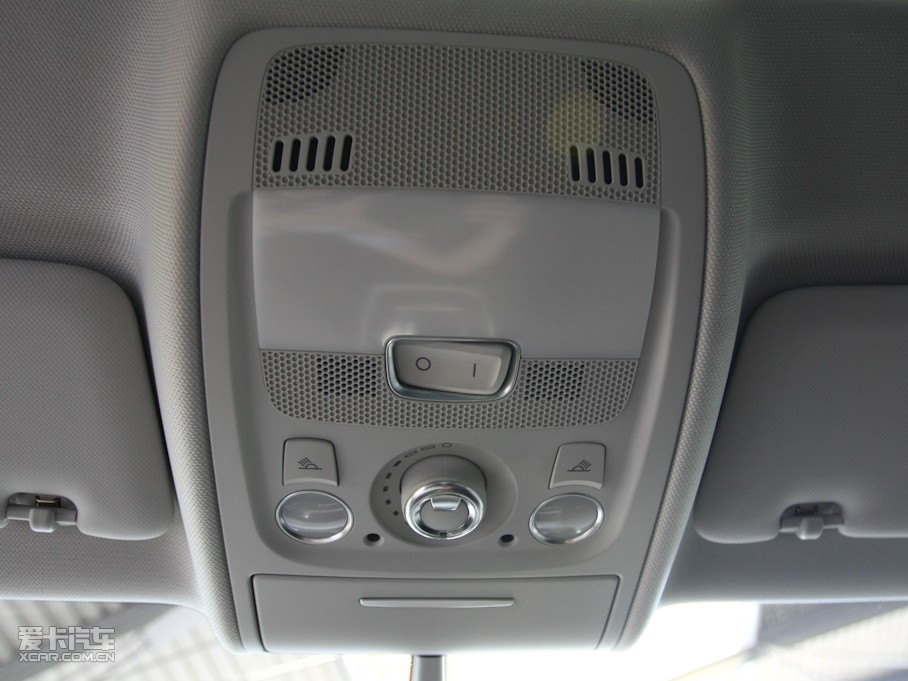 2010?yun)WA5 2.0TFSI Sportback g(sh)