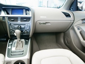 2010��2.0TFSI Cabriolet �п؅^