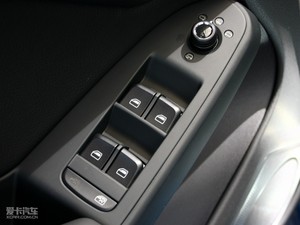 2010款2.0TFSI Sportback 技术型 主驾车窗控制区	