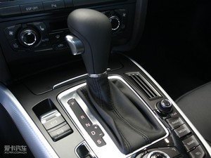 2010款2.0TFSI Sportback 技术型 换挡杆