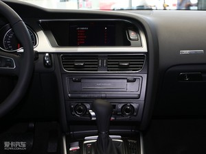 2010款2.0TFSI Sportback 技术型 中控台