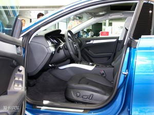 2010款2.0TFSI Sportback 技术型 前排空间