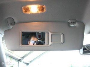 2010款2.0TFSI Sportback 技术型 遮阳板（左）