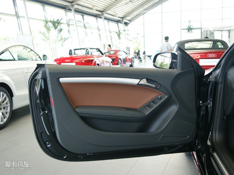 2010��?yu��n)W��A5 Cabriolet 2.0TFSI Cabriolet