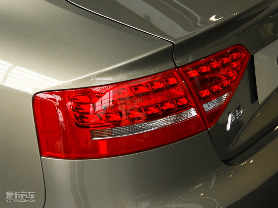 2010?yun)WA5 2.0TFSI Sportback m