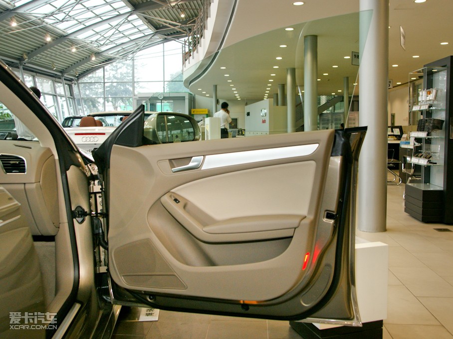 2010?yun)WA5 2.0TFSI Sportback m