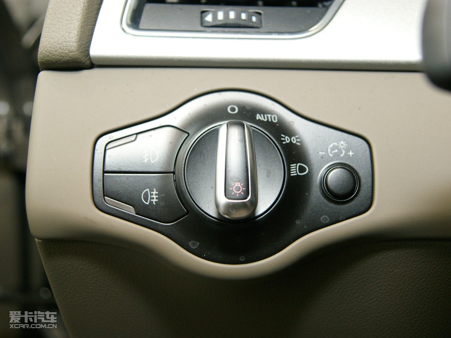 2010?yun)WA5 2.0TFSI Sportback m