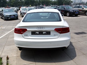 2010款2.0TFSI Sportback 豪华型 正后	