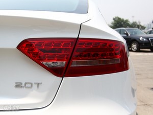 2010款2.0TFSI Sportback 豪华型 尾灯