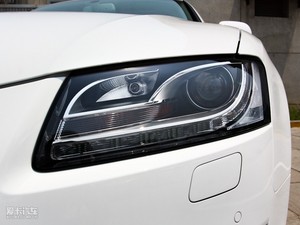 2010款2.0TFSI Sportback 豪华型 大灯