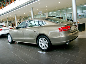 2010款2.0TFSI Sportback 舒适型 整体外观