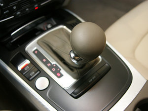 2010款2.0TFSI Sportback 舒适型 中控区