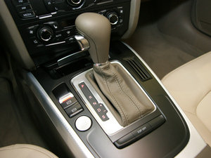 2010款2.0TFSI Sportback 舒适型 中控区
