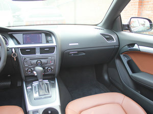 2010��2.0TFSI Cabriolet �п؅^