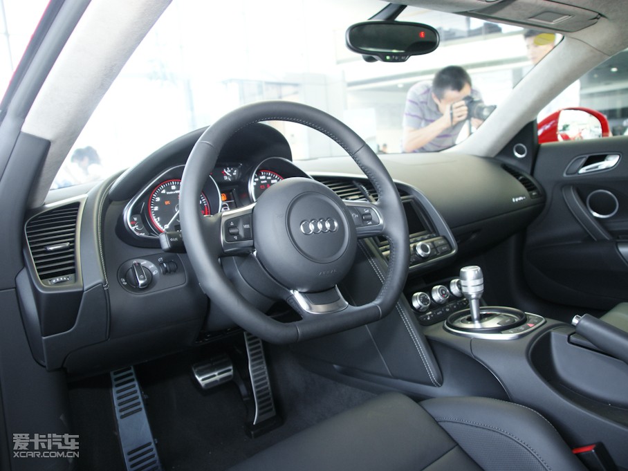 2010µR8 Coupe 5.2 FSI