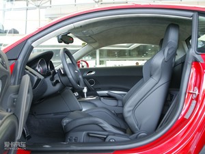 2010款Coupe 5.2 FSI 前排空间